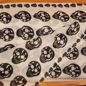 Black and White Skull Lightweight Scarf